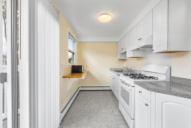Building Photo - 30 Saxton St