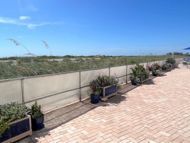 Building Photo - GREAT PRICE!  Gulf Horizon, Gulf Front, 2BR/2BA 1st Floor Condo