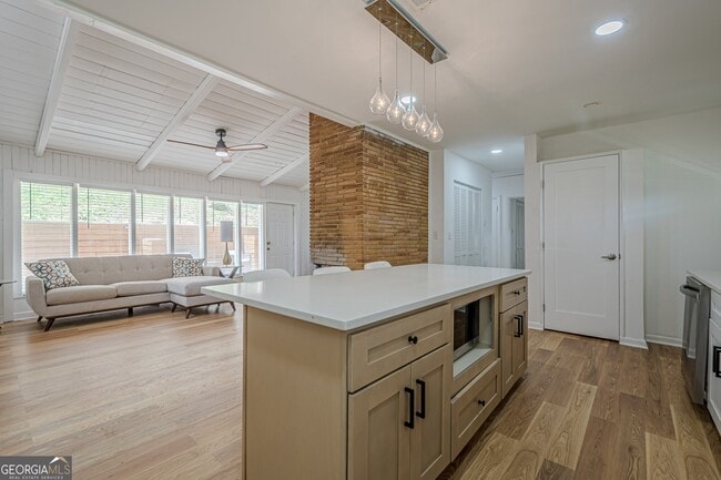 Building Photo - 2018 Bramblewood Dr NE
