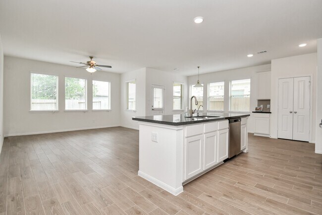 Building Photo - 304311 Crystal Strm Ln