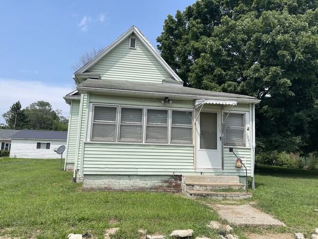 Primary Photo - 1221 Clarence St