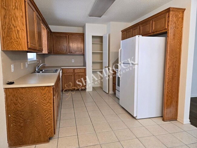 Building Photo - Cougar Ridge Duplex