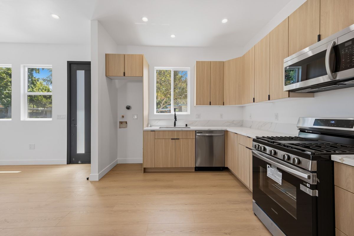 Building Photo - 7647 Melvin Ave