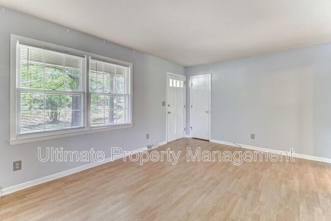 Building Photo - 5025 Pine Needles Dr