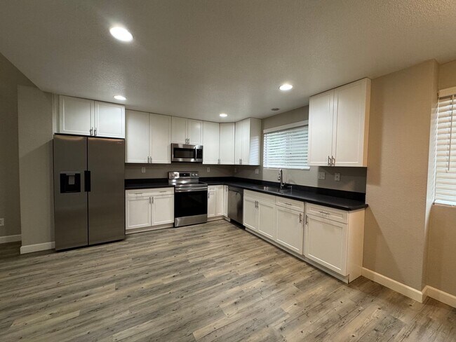 Building Photo - Updated 3 Bedroom in Springs Ranch