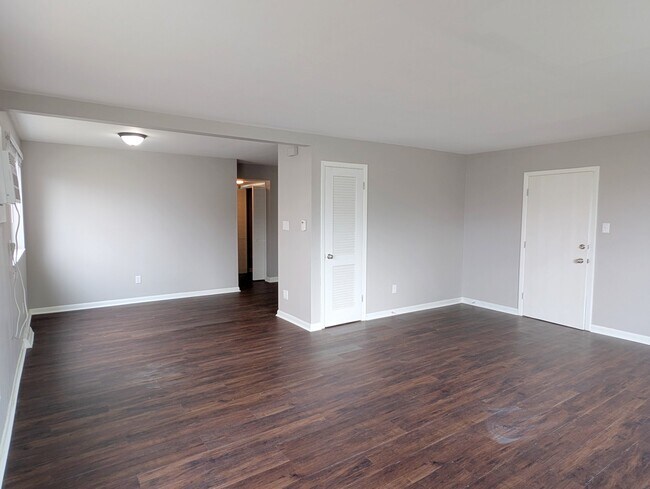 Building Photo - 110 Cromwell Pl