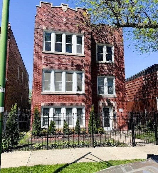 Building Photo - 6728 S Langley Ave
