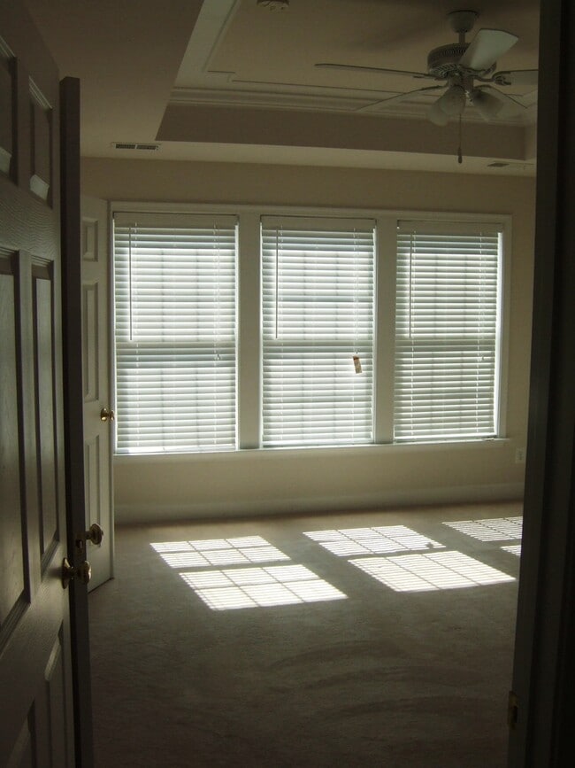 Building Photo - LOCATION * LOCATION * LOCATION