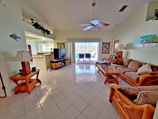 Building Photo - Turnkey Furnished Pool home in Rotonda West