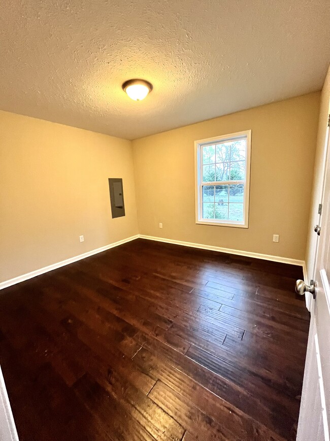 Building Photo - 803 Riley Creek Rd