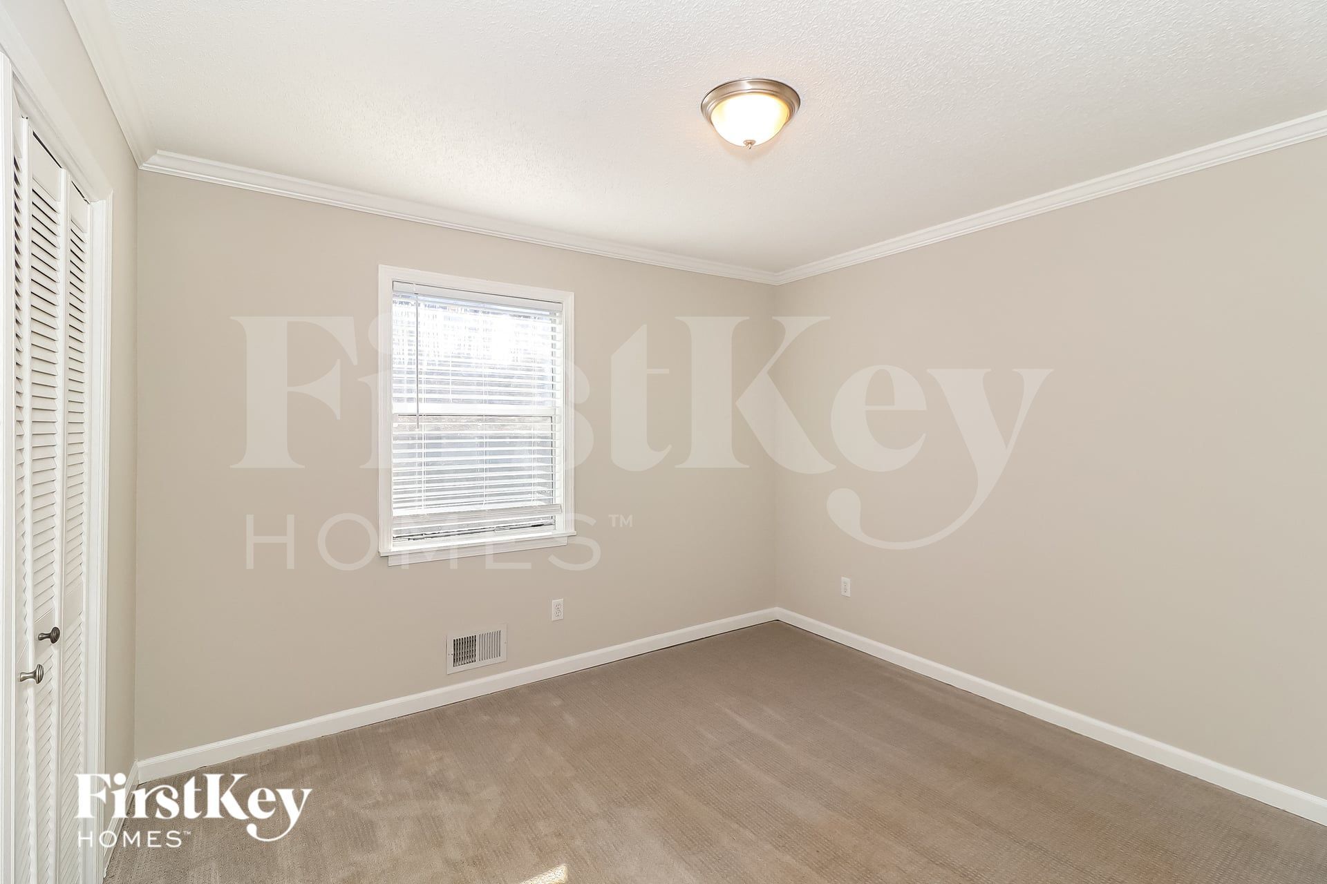 Building Photo - 4565 Bonneville Dr