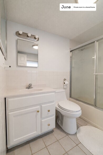Building Photo - Room in Shared 5 bed/2 bath home