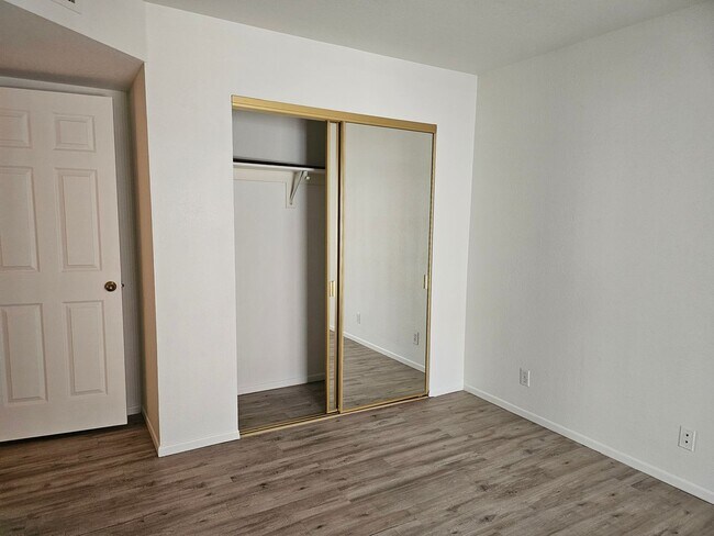 Building Photo - Unfurnished Long Term