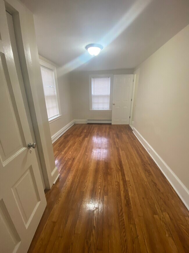 Building Photo - 345 Nassau St