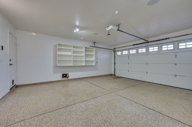 Building Photo - Summerlin!!!!!! 4 Bedrooms!! Bedroom Downs...