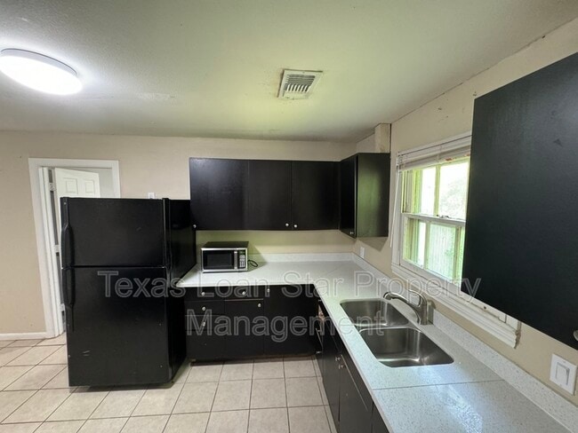 Building Photo - 509 Stimpson St