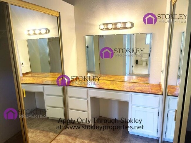 Building Photo - 137 Donna Maria Way