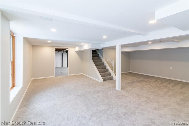 Building Photo - 31419 Sleepy Hollow Ln