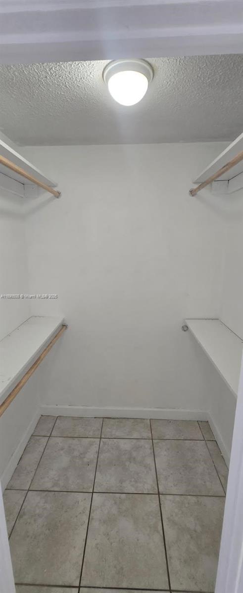 Building Photo - 2016 Bay Dr