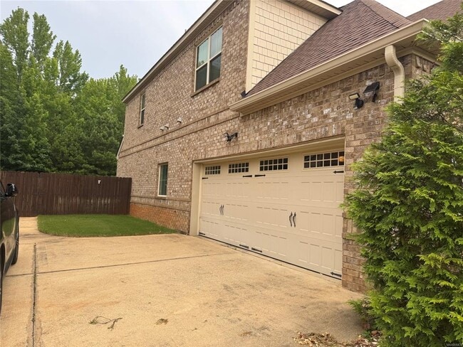 Building Photo - 436 Sydney Dr N