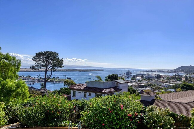 Building Photo - 3125 Qualtrough St