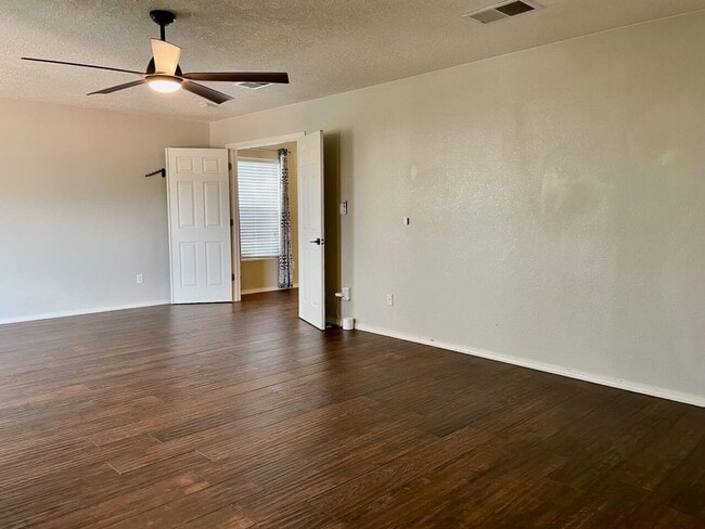 Building Photo - 12408 Mangas Trail NE