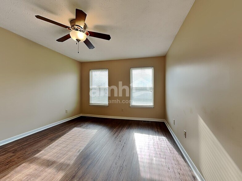 Building Photo - 5671 Longbow Dr