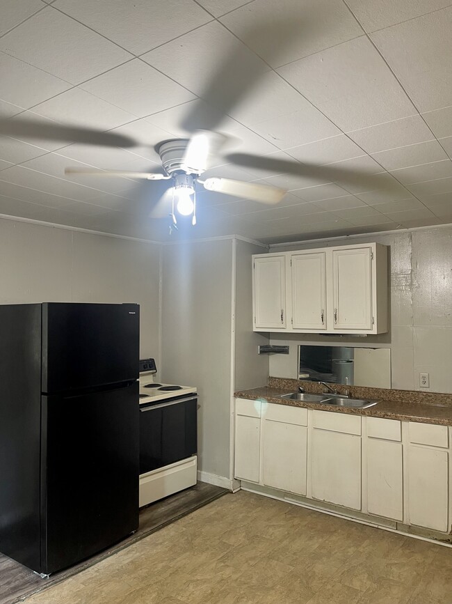 Building Photo - 351 Cherry Way