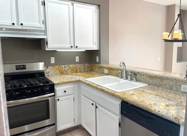 Building Photo - 1331 Statice Ct