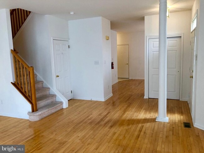 Building Photo - 1081 Chanticleer