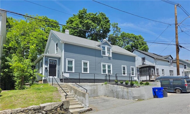 Building Photo - 5 Greystone Ave
