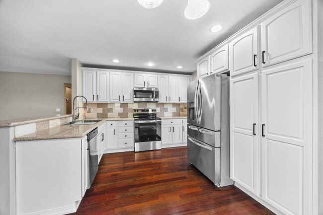 Building Photo - RENTED ~ THIS PROPERTY IS NO LONGER AVAILABLE~ ** This beautiful light filled home offers 4-bedro...