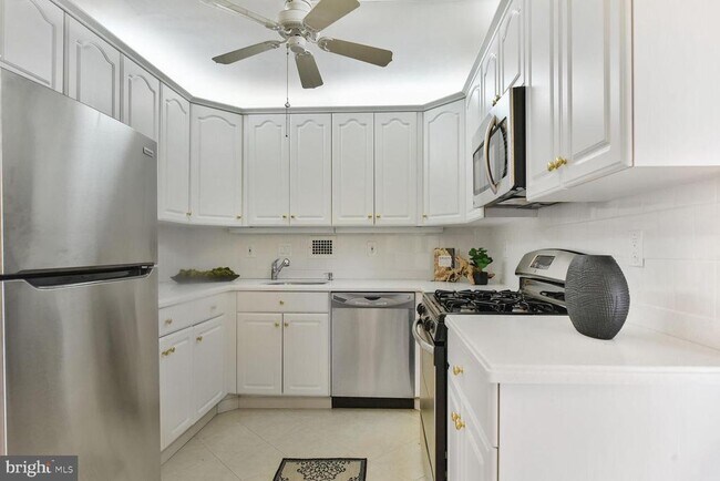 Building Photo - 4515 Willard Ave