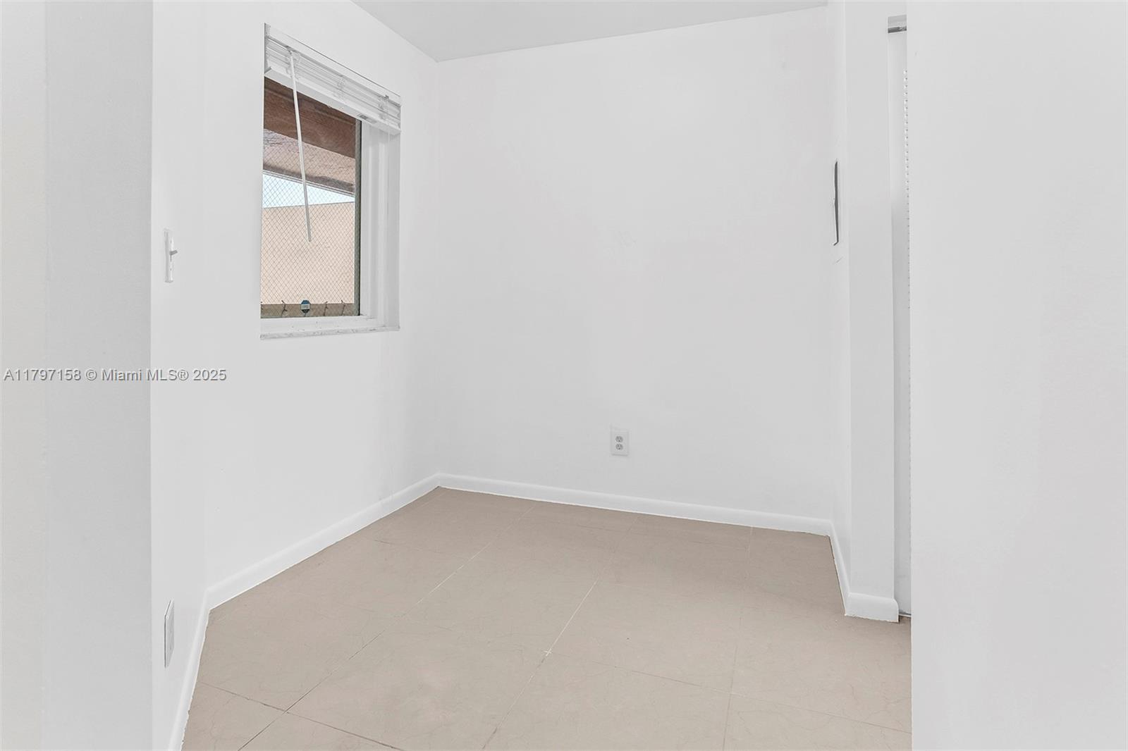 Building Photo - 735 NW 92nd Ave