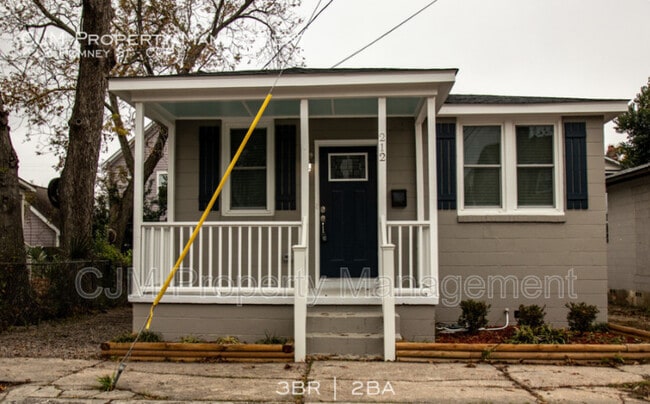 Primary Photo - 212 Romney St