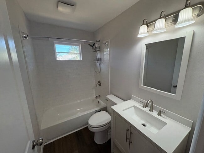 Building Photo - 118 Czar Ln