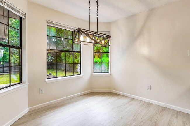 Building Photo - 2241 Prytania Cir