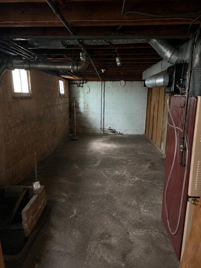 Building Photo - 868 E Dale Ave