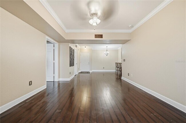 Building Photo - 204 E South St