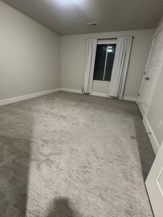 Building Photo - Beautiful Traverse Mtn. Townhome for rent!