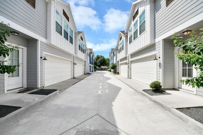 Building Photo - 9448 Kerrwood Ln