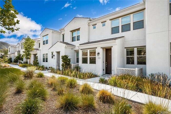 Building Photo - 2625 Verna Dr