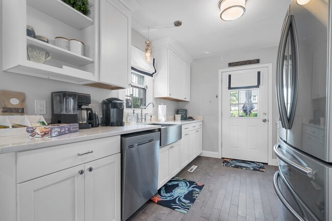 Building Photo - 76 S Edgewood Rd