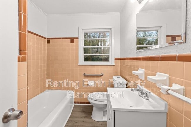 Building Photo - 221 Lawson Rd