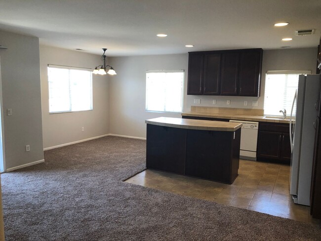 Building Photo - Upgraded 2 bedroom 2 bath condo in great c...