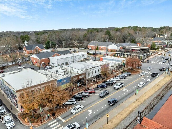 Building Photo - 241 Village Square Dr