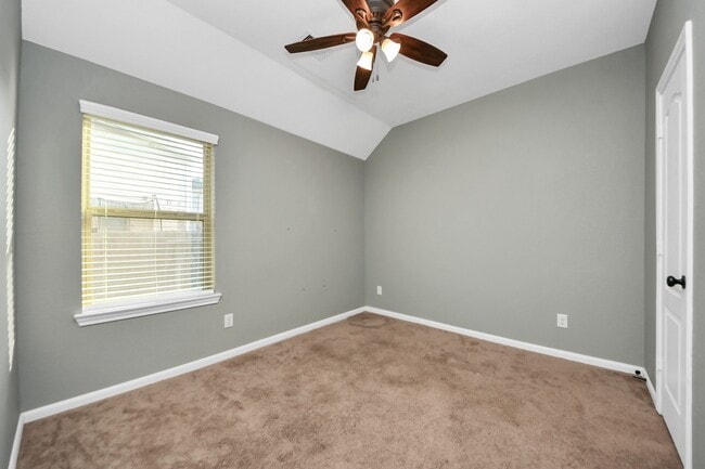 Building Photo - 2402 Village Lakes Dr