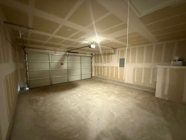 Building Photo - 591 Sormonne Lp