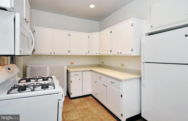 Building Photo - 3752 Kanawha St NW