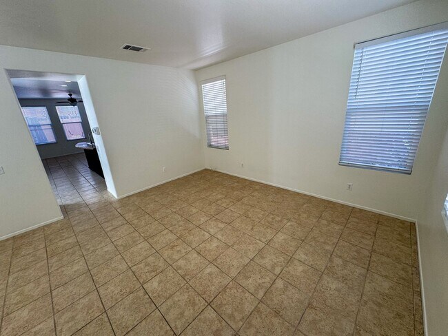 Building Photo - 4 Bedroom home available for Lease in Cent...